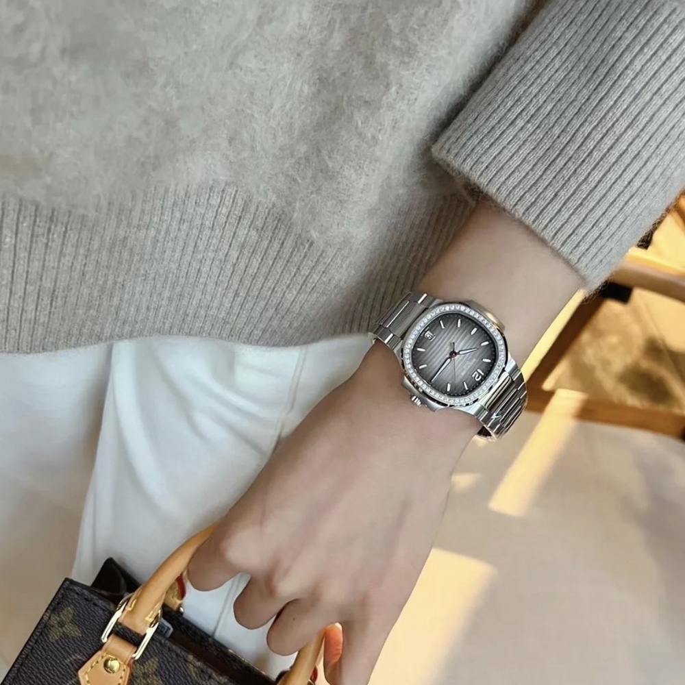 [파텍필립] Patek Philip Nautilus ref. 7010 파텍필립 노틸러스 33mm