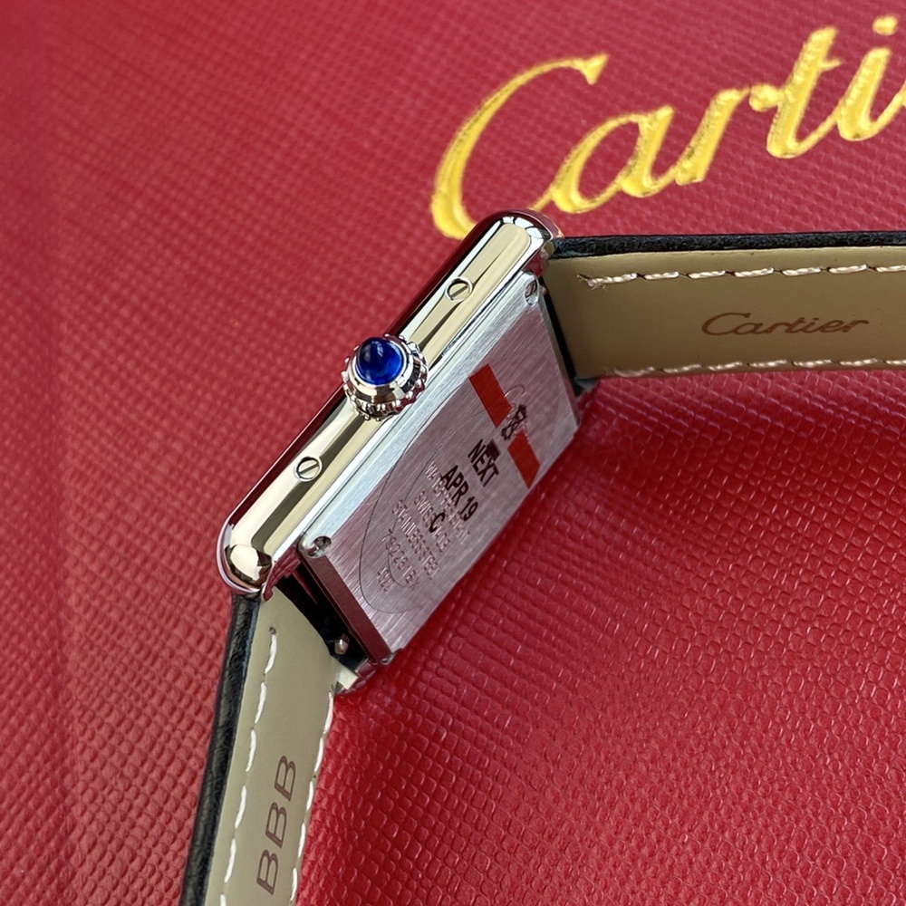 [까르띠에] Cartier Tank Solo Louis Must Cartier- 탱크 솔로 루이 머스트 까르띠에 33.7x25x5mm 29.5mm x 22mm