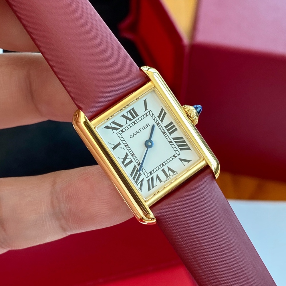 [까르띠에] Cartier Tank Solo Louis Must Cartier- 탱크 솔로 루이 머스트 까르띠에 33.7x25x5mm 29.5mm x 22mm