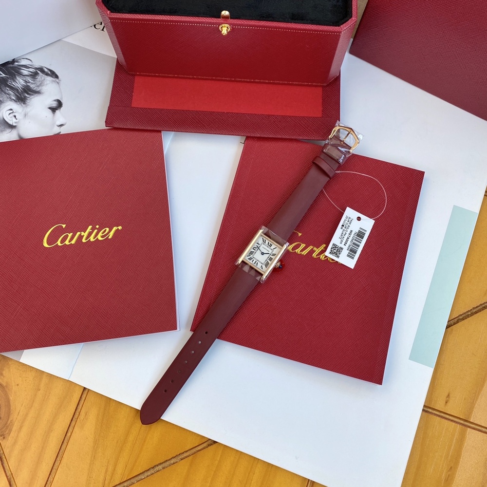 [까르띠에] Cartier Tank Solo Louis Must Cartier- 탱크 솔로 루이 머스트 까르띠에 33.7x25x5mm 29.5mm x 22mm