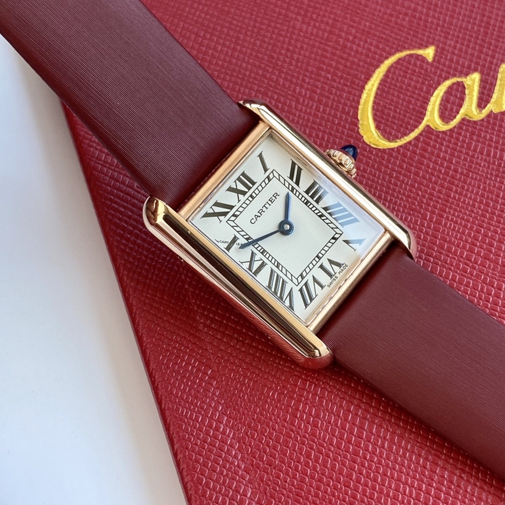 [까르띠에] Cartier Tank Solo Louis Must Cartier- 탱크 솔로 루이 머스트 까르띠에 33.7x25x5mm 29.5mm x 22mm