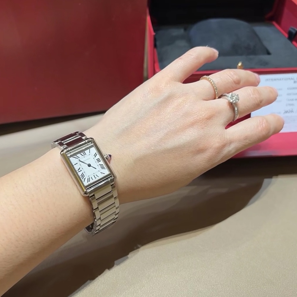 [까르띠에] Cartier Tank Solo Louis Must Cartier- 탱크 솔로 루이 머스트 까르띠에 33.7x25x5mm 29.5mm x 22mm