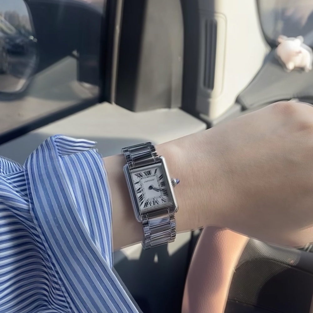 [까르띠에] Cartier Tank Solo Louis Must Cartier- 탱크 솔로 루이 머스트 까르띠에 33.7x25x5mm 29.5mm x 22mm