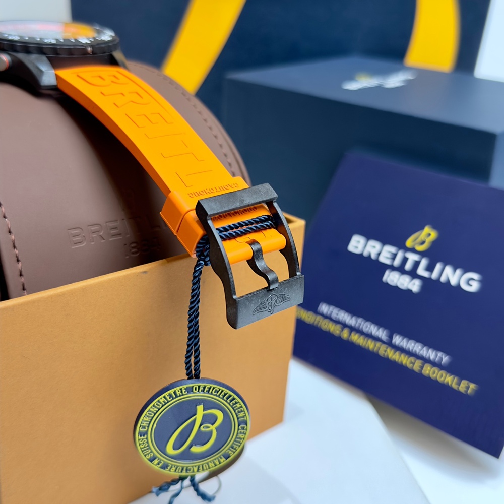 [브라이틀링] Breitling Endurance Pro 44 Carbon Rubber Chronograph -  브라이틀링 엔듀런스 프로 크로노그래프 44mm