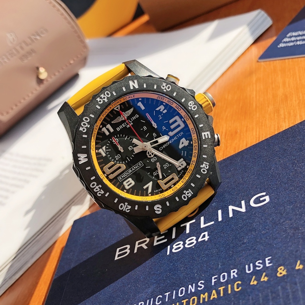 [브라이틀링] Breitling Endurance Pro 44 Carbon Rubber Chronograph -  브라이틀링 엔듀런스 프로 크로노그래프 44mm