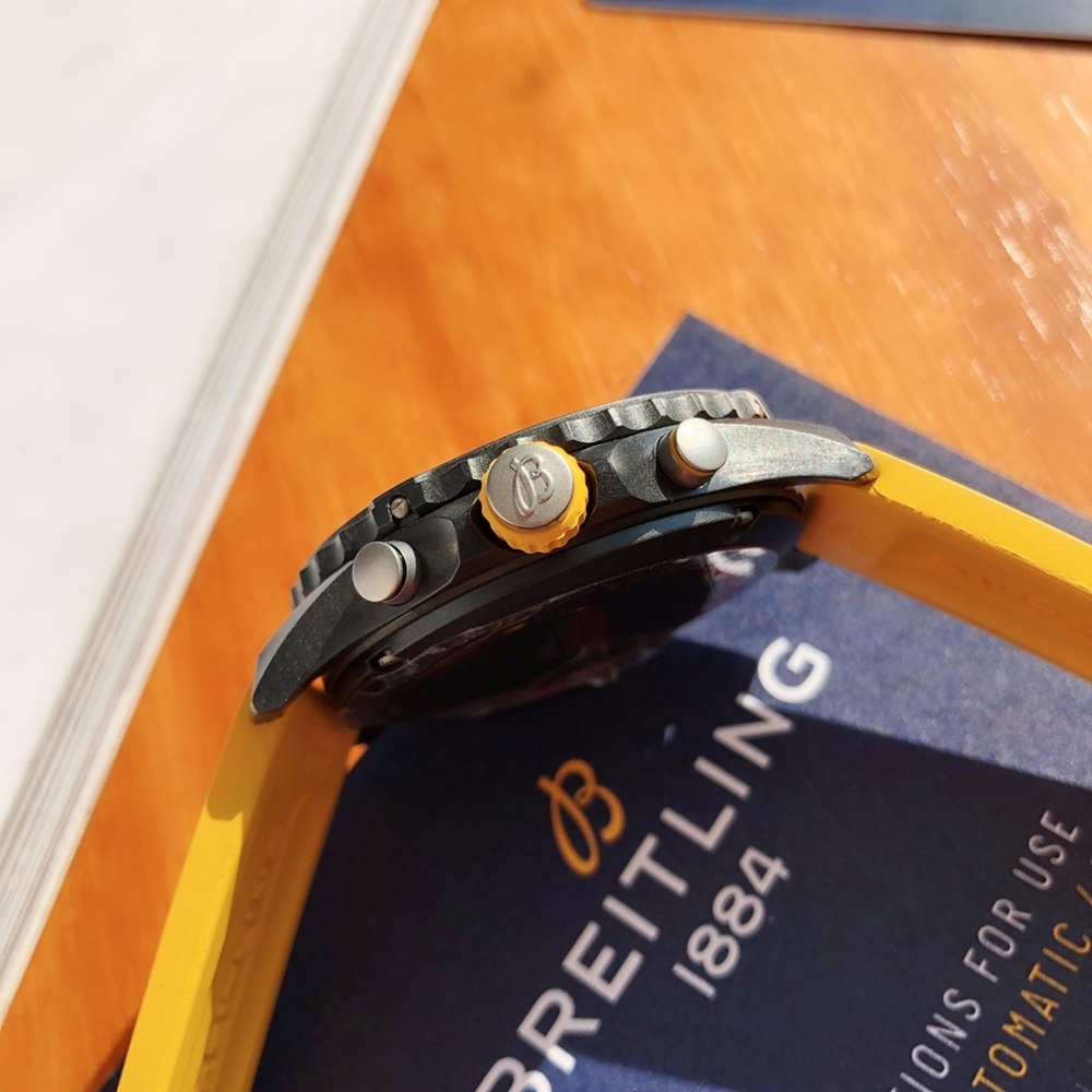 [브라이틀링] Breitling Endurance Pro 44 Carbon Rubber Chronograph -  브라이틀링 엔듀런스 프로 크로노그래프 44mm