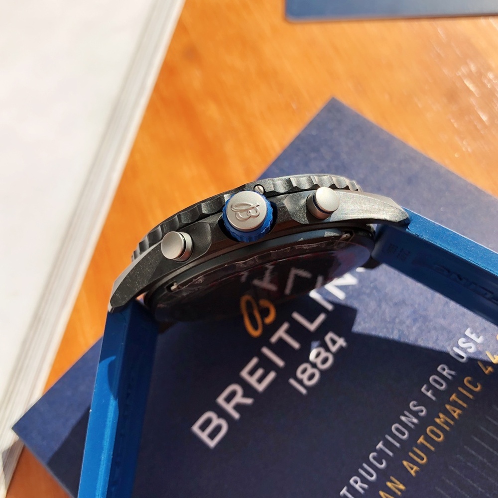 [브라이틀링] Breitling Endurance Pro 44 Carbon Rubber Chronograph -  브라이틀링 엔듀런스 프로 크로노그래프 44mm