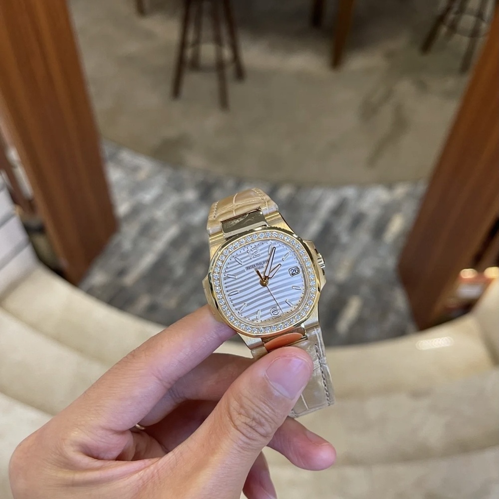 [파텍필립] Patek Philip Nautilus ref. 7010R 파텍필립 노틸러스 레더 스트랩 32mm