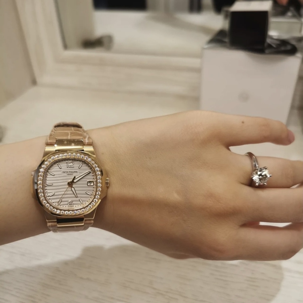 [파텍필립] Patek Philip Nautilus ref. 7010R 파텍필립 노틸러스 레더 스트랩 32mm