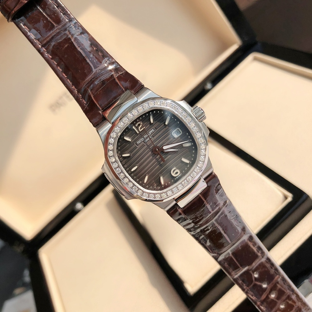 [파텍필립] Patek Philip Nautilus ref. 7010R 파텍필립 노틸러스 레더 스트랩 32mm