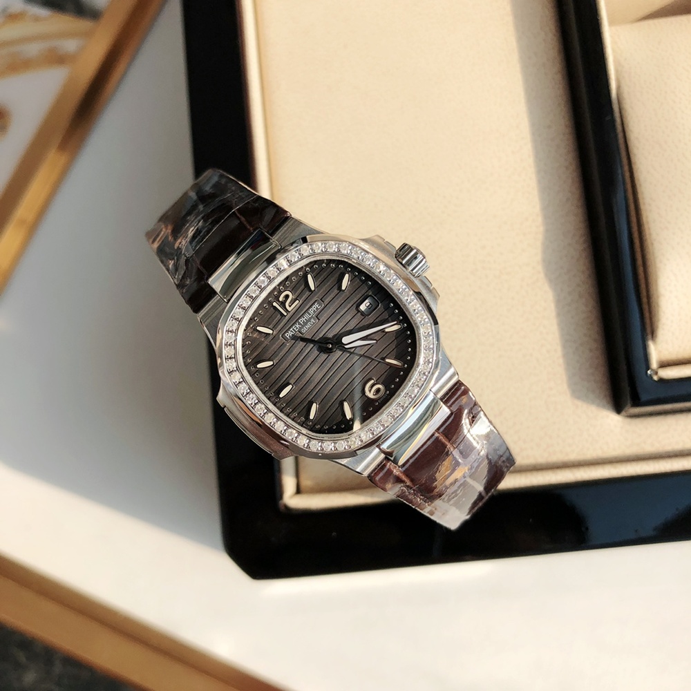 [파텍필립] Patek Philip Nautilus ref. 7010R 파텍필립 노틸러스 레더 스트랩 32mm
