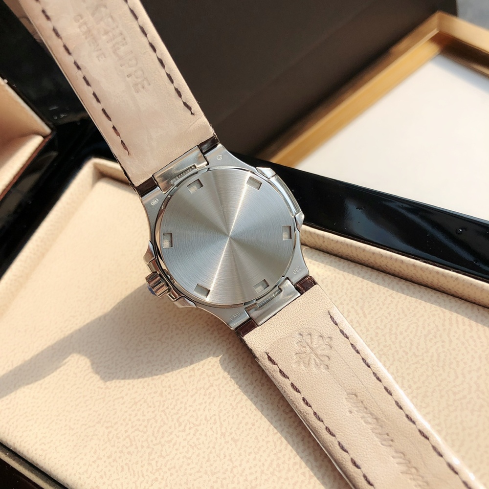 [파텍필립] Patek Philip Nautilus ref. 7010R 파텍필립 노틸러스 레더 스트랩 32mm