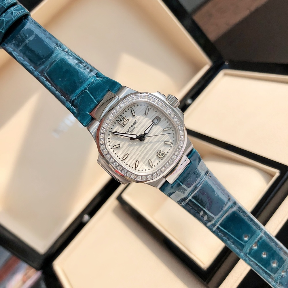 [파텍필립] Patek Philip Nautilus ref. 7010R 파텍필립 노틸러스 레더 스트랩 32mm