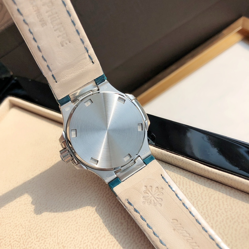 [파텍필립] Patek Philip Nautilus ref. 7010R 파텍필립 노틸러스 레더 스트랩 32mm