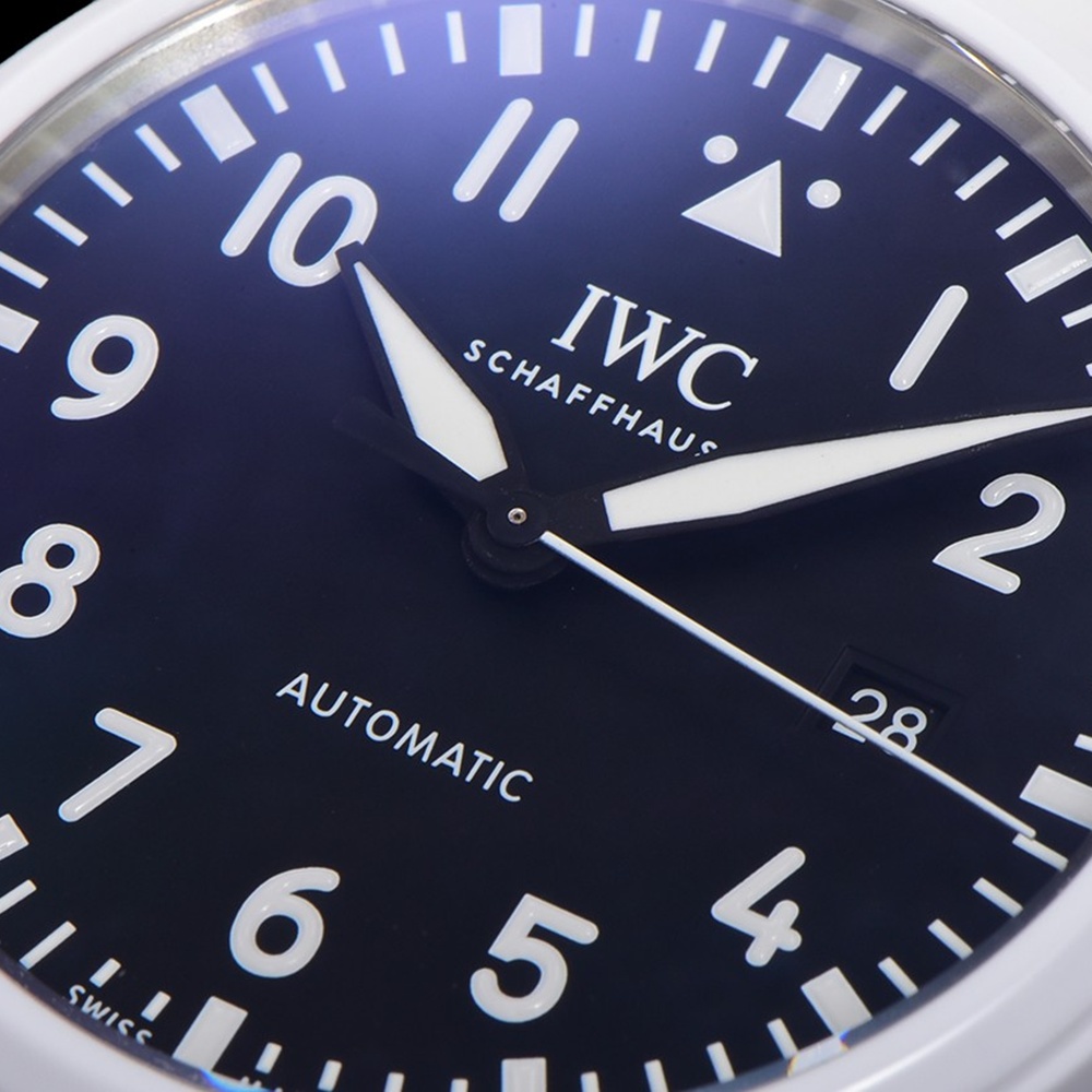 [IWC] 2025 Schaffhausen IW328104 - 파일럿 워치 오토매틱 41 탑건 레이크 타호 에디션 41mm