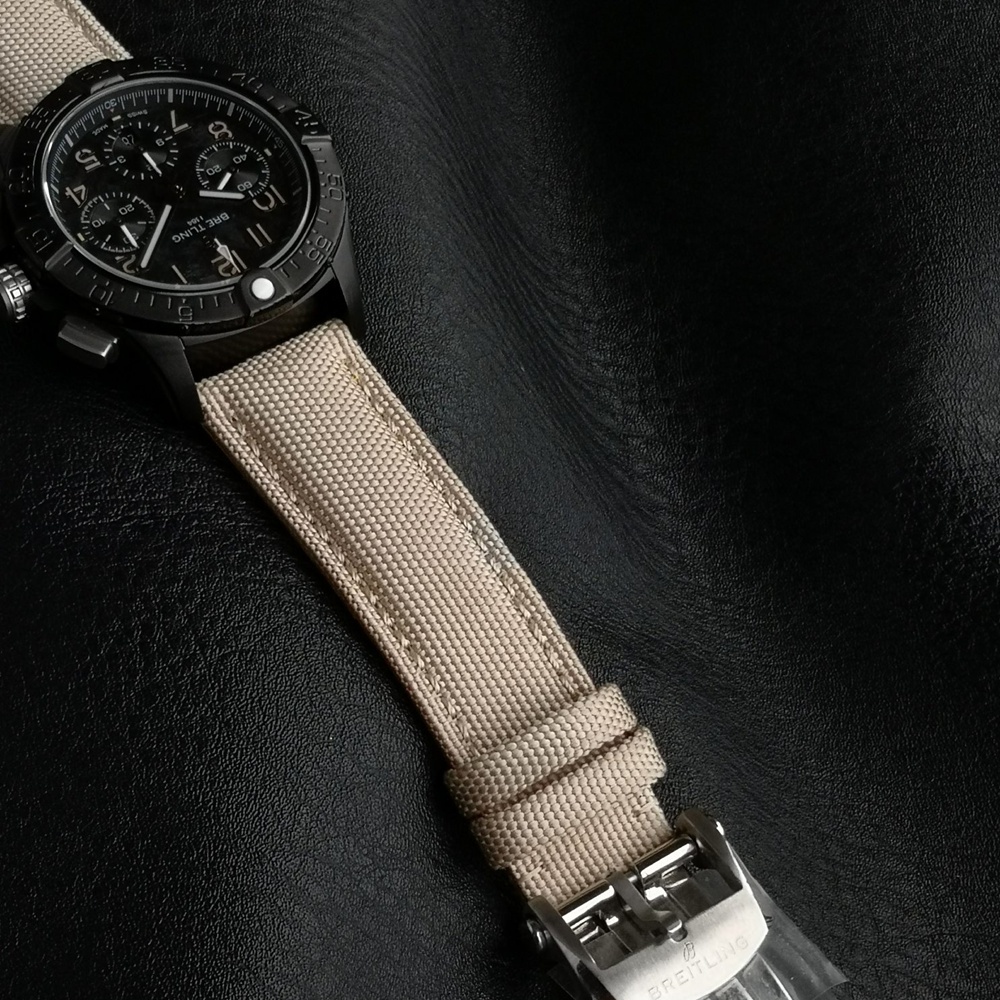 [브라이틀링] Breitling Avenger Hurricane XB0180E4 - 브라이틀링 어벤져 허리케인 etc.7750 45mm