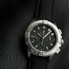 [브라이틀링] Breitling Avenger Hurricane XB0180E4 - 브라이틀링 어벤져 허리케인 etc.7750 45mm