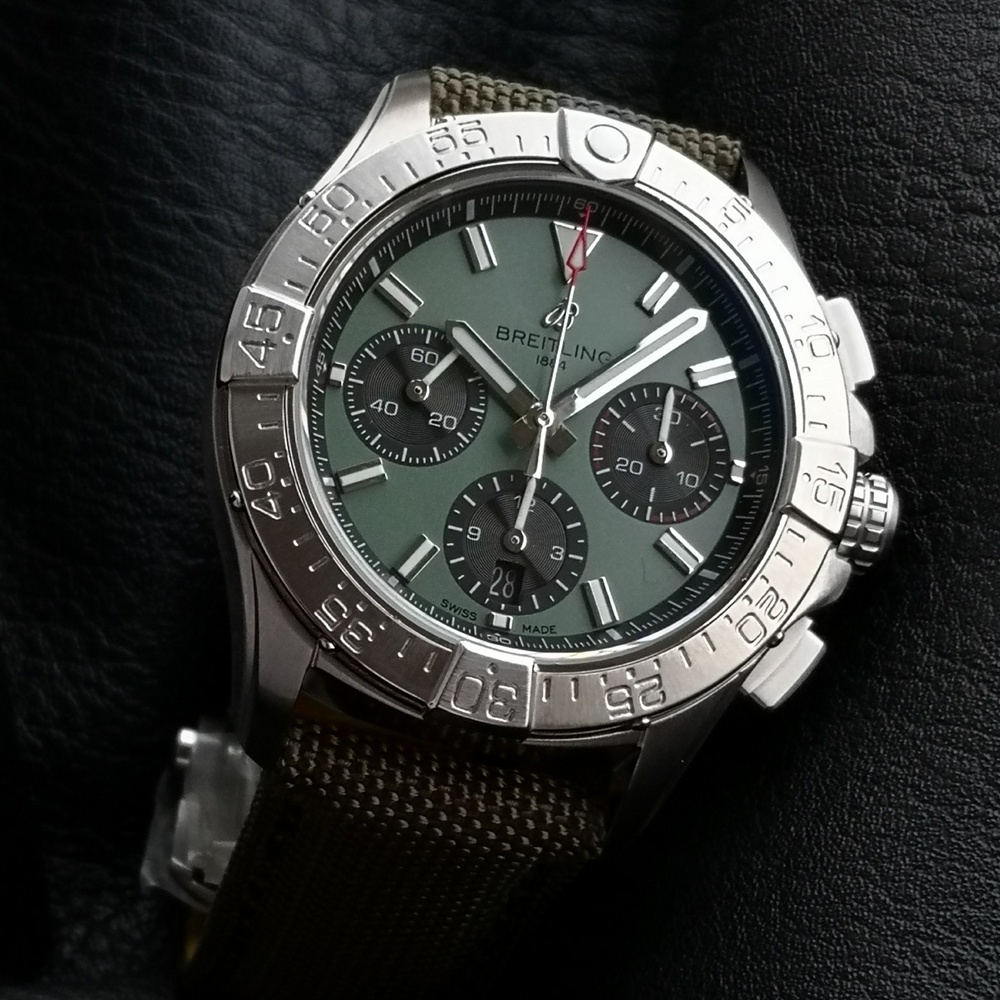[브라이틀링] Breitling Avenger Hurricane XB0180E4 - 브라이틀링 어벤져 허리케인 etc.7750 45mm