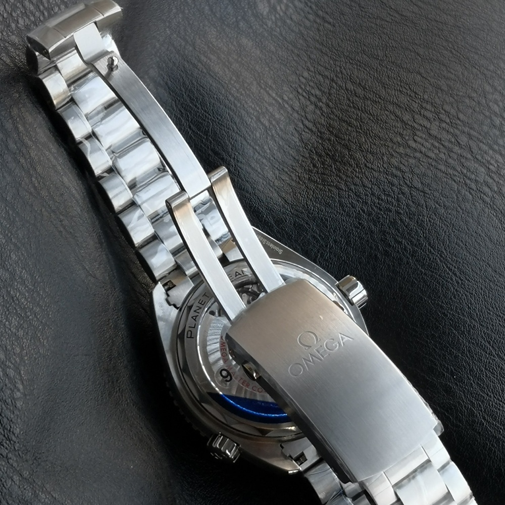 [오메가] Omega Seamaster Planet Ocean 600M 215.30.44.21.01.002 CAL.8900 - 씨마스터 플래닛 오션 600M 43.5mm