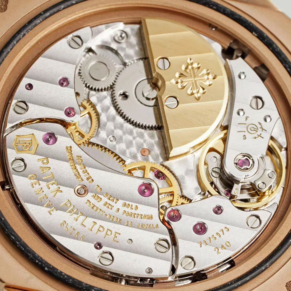 [파텍필립] 2025 Patek Philip Nautilus 5712GR Cal.240 파텍필립 노틸러스 문페이즈 35 40mm