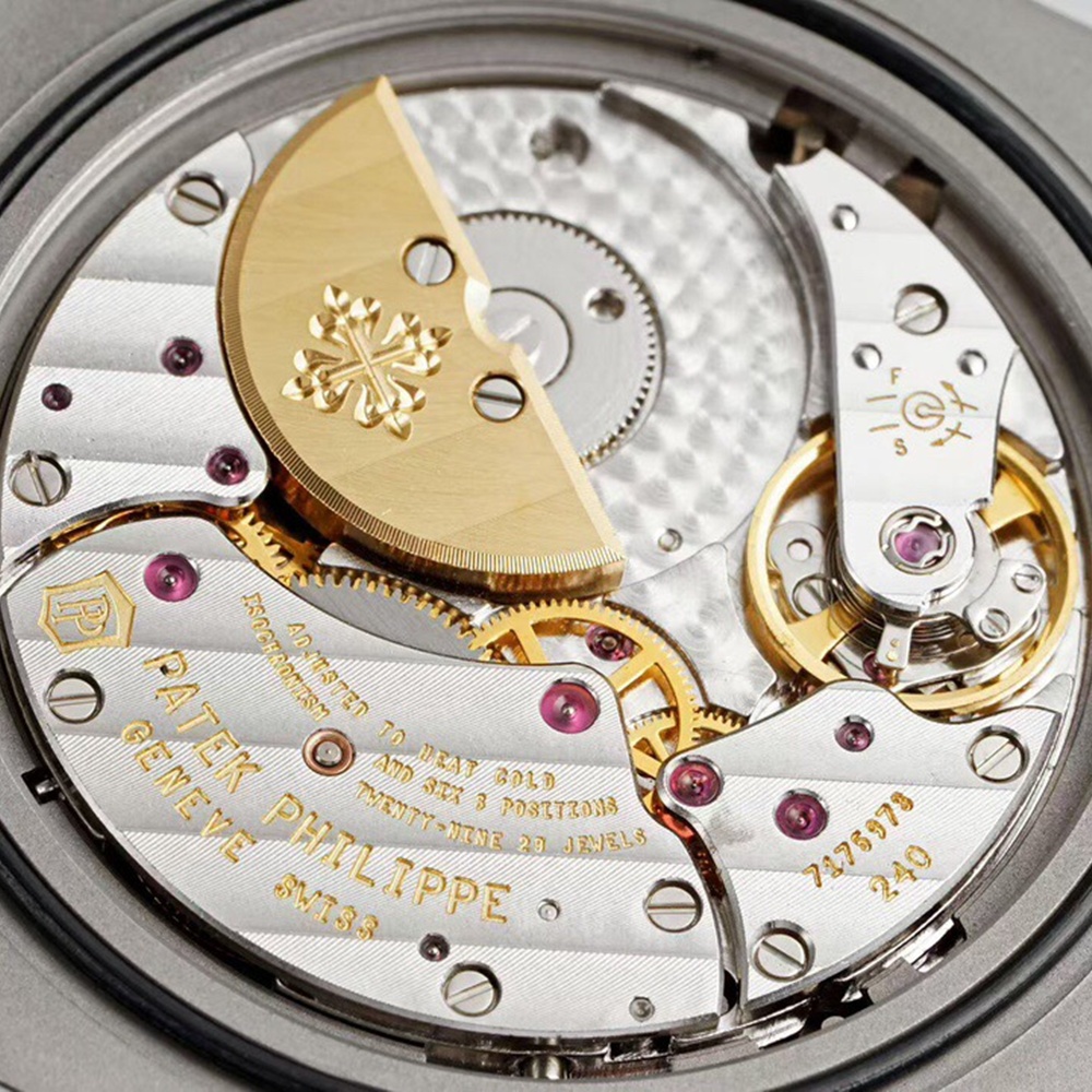 [파텍필립] 2025 Patek Philip Nautilus 5712GR Cal.240 파텍필립 노틸러스 문페이즈 35 40mm